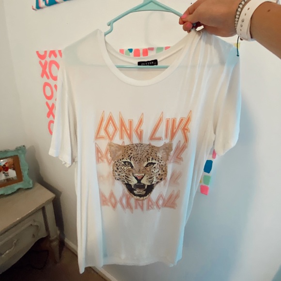 graphic tshirt - Picture 2 of 3